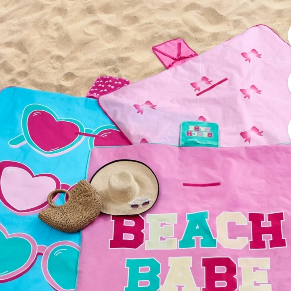 Paris Hilton Pink Beach Blanket - Picture 3 of 8